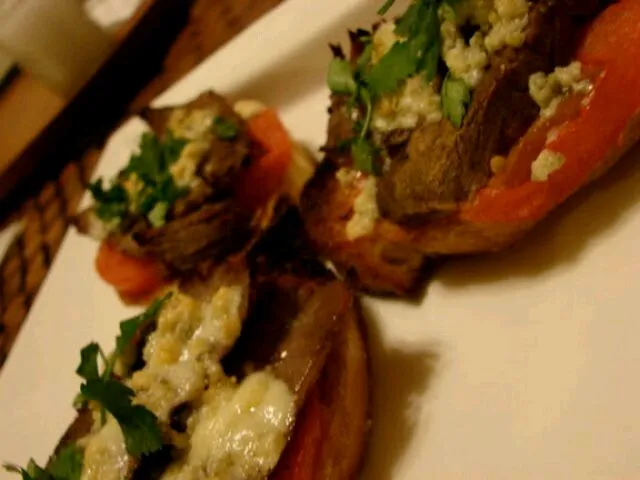 Steak, blue cheese, tomato crustini|Crystal DeBoerさん