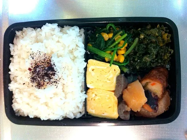 11/13のお弁当  大根の葉炒め物、出し巻き、ほうれん草とコーンのバター炒め、おでん|由紀子さん