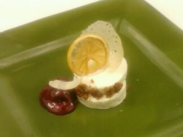 Lemon Italian Mer. with lemon Tulle and blackberry serbert|Niah Clarkさん