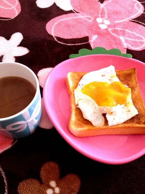 Snapdishの料理写真:かなり遅い簡単朝食(*´艸｀)|ちゅさん