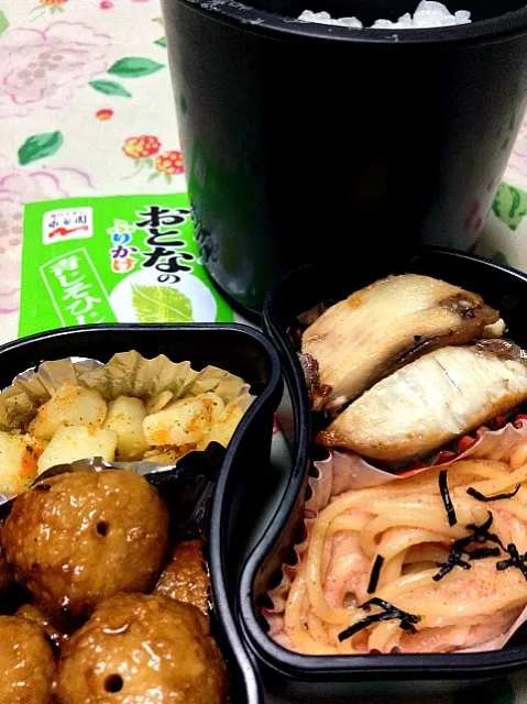 高３男子の本日のお弁当。私の担当は、ブリの岩塩焼き #お弁当 #弁当|Takashi H.さん