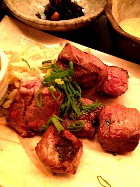 炭火焼き牛ステーキ定食|ランチ食べ歩きさん