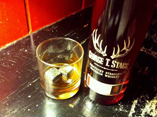 George T. Stagg 23yr bourbon whiskey on stones|Ross Isaacさん