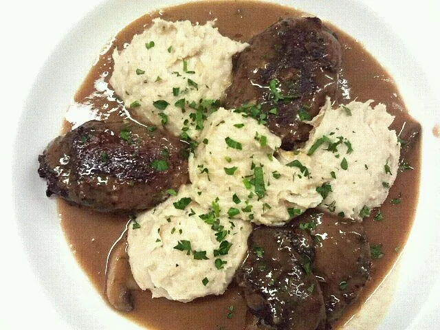 Pork Cheeks braised in mushroom jus, whipped caulifower and parsnips|Ross Isaacさん