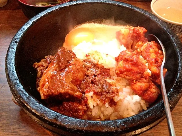 石焼き牛スジ丼 プラスホルモン|ひろろーんさん