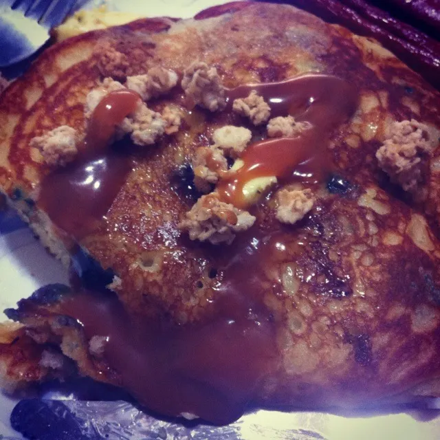 Blueberry pancakes with granola bits|hurul | 후룰さん