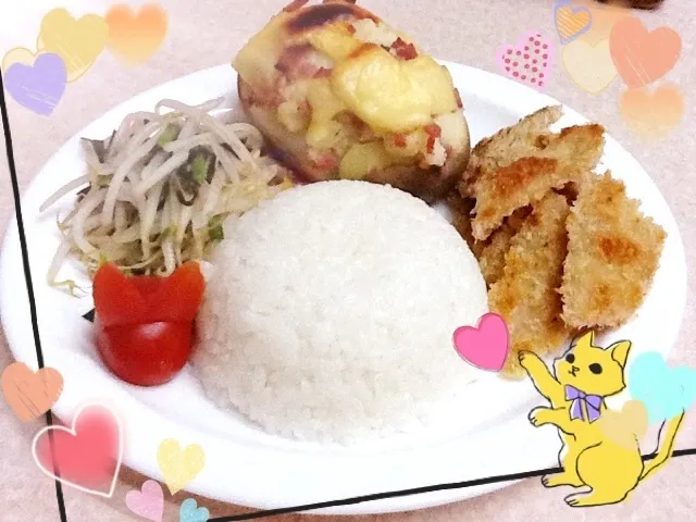 Snapdishの料理写真:ジャガイモのチーズ焼きとミニ豚カツ|さとう かおりさん