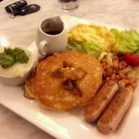 Big American Breakfast with Apple Cinnamon Pancake|Elaine Jin Eanさん