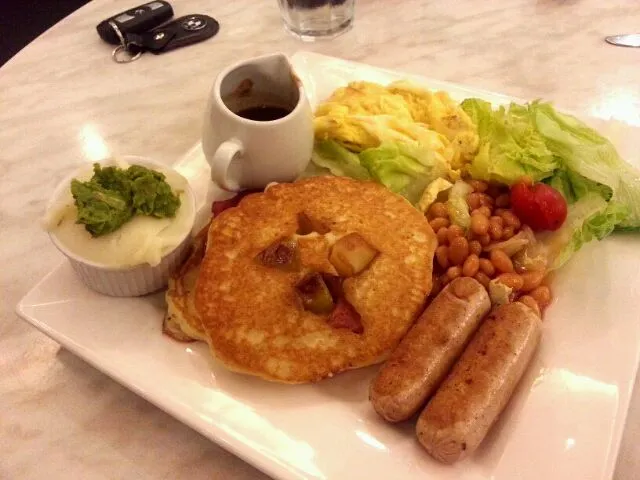 Big American Breakfast with Apple Cinnamon Pancake|Elaine Jin Eanさん