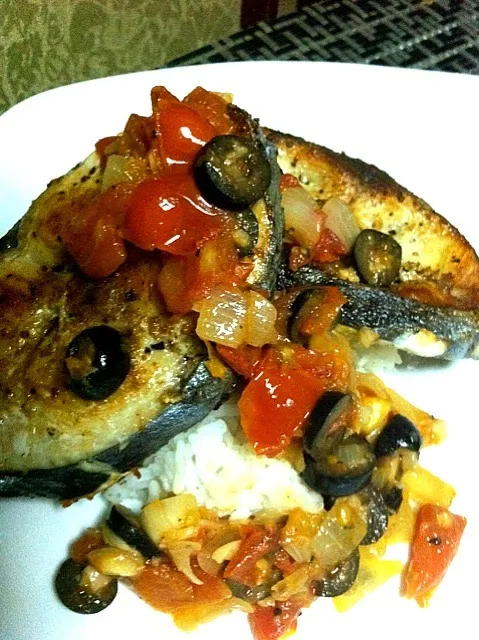 Mediterranean Kingfish with olives and tomatoes|Rochelle Hernandezさん