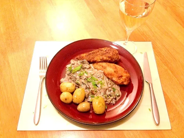 Pan fried Chicken breast with creamed mushrooms and new potatoes|Steve Pountneyさん