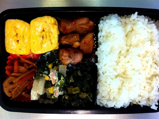 11/14のお弁当  鶏肉の照り焼き、大根の葉炒め、金平ごぼう、カブのクリーム煮、出し巻き|由紀子さん