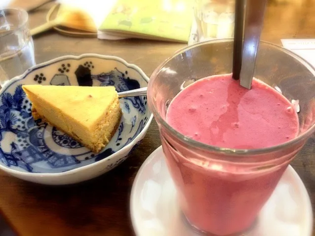 パンタリタのチーズケーキとベリーシェイク|もちゆみさん