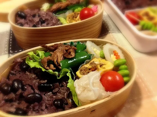 11月14日  黒豆ごはんと牛肉とピーマンの炒め物のお弁当|かとっちみゆさん