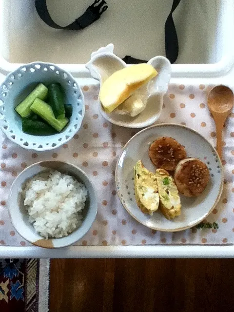 Snapdishの料理写真:幼児食 ご飯、塩麹キュウリ、長芋ステーキ、しらす卵焼き、りんご、チーズ|あっこさんのさん