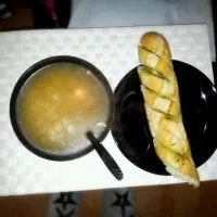 Snapdishの料理写真:chicken soup with garlic bread|kathさん