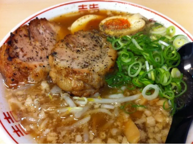 Snapdishの料理写真:厚切り炙り焼きチャーシュー麺|tay___75さん