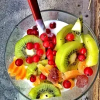 Yogurt and fresh fruit|becky tsangさん