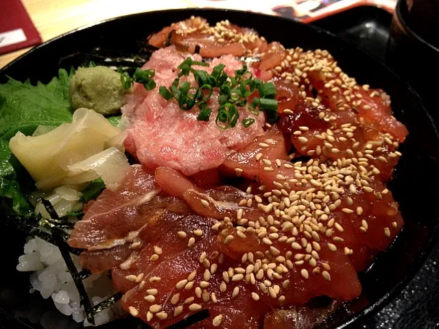 マグロとねぎとろの2色丼|マツさん