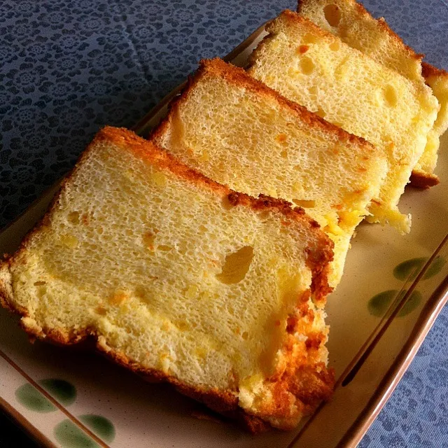 Snapdishの料理写真:Orange chiffon cake sliced.. 😍😍|shirlynさん