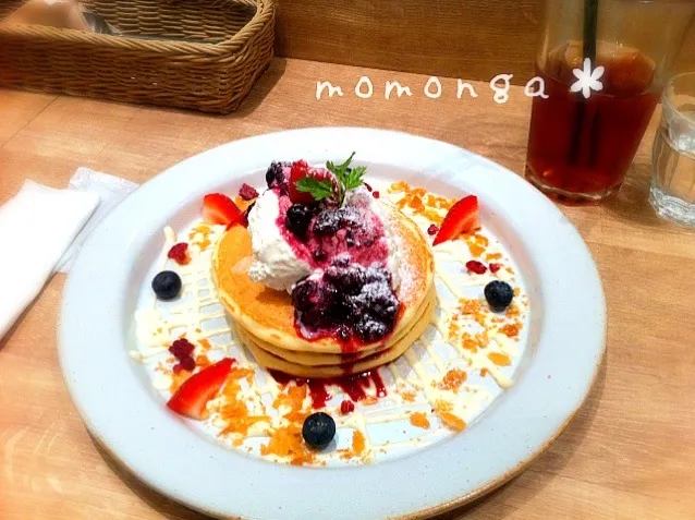 Snapdishの料理写真:ベリーベリーチーズパンケーキ＊j.s. pancake cafe @吉祥寺|momonga＊さん