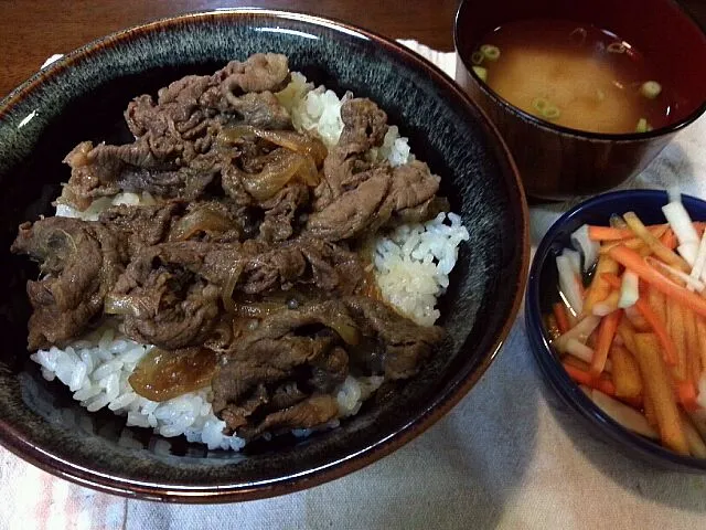 牛丼&柿の酢の物|まつさん