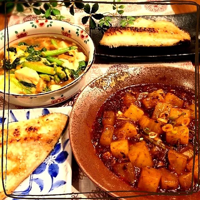 Snapdishの料理写真:麻婆大根＊つぼ鯛の胡麻みりん漬干し＊豆腐と小松菜の卵とじ|はりねずみさん