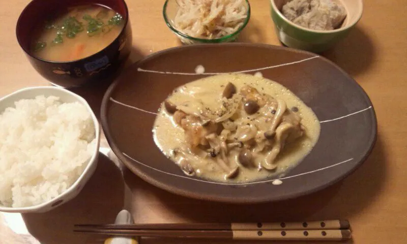 Snapdishの料理写真:チキンのカレークリーム煮|ミズノ　タカコさん