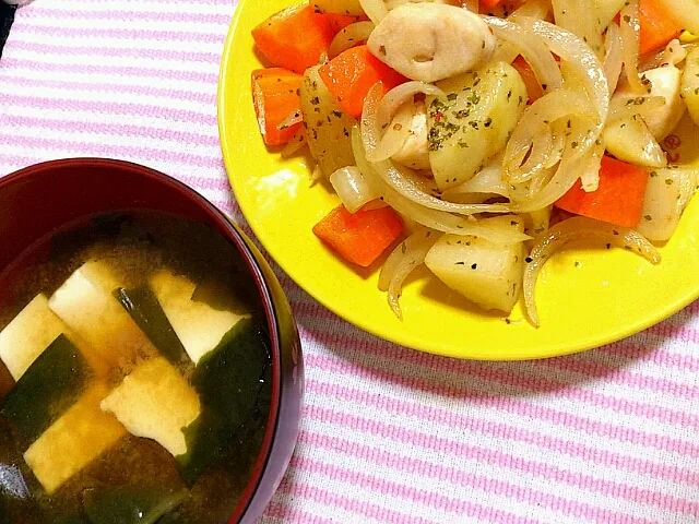 豆腐味噌汁と野菜炒め|サクラ＊キホン暇人＊さん