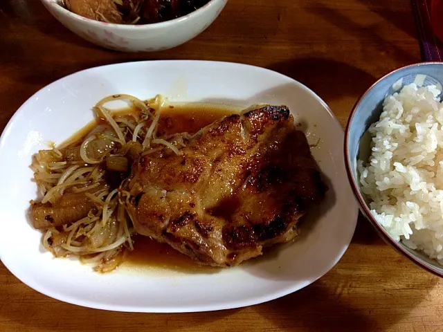 鶏もも肉で生姜焼き🍴|すかラインさん