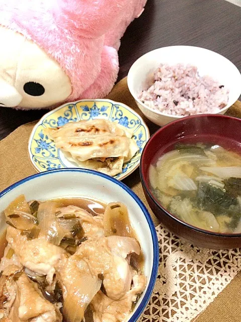 鶏もも肉の甘酢煮＊餃子＊玉ねぎの味噌汁＊雑穀ご飯|アキさん