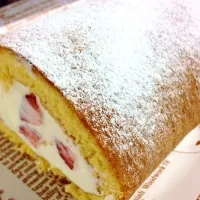 Snapdishの料理写真:ストロベリーロールケーキ|ナチェさん