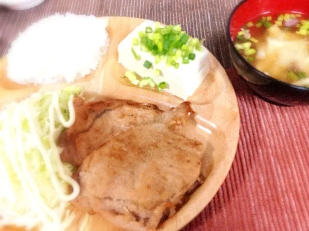 Snapdishの料理写真:生姜焼き定食( ´ ▽ ` )ﾉ|りあママさん