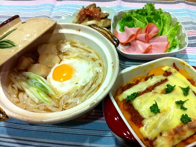 Snapdishの料理写真:鍋焼きうどん・かぼちゃミートソース重ねチーズ焼き・ハムサラダ・焼きナス|まーままさん