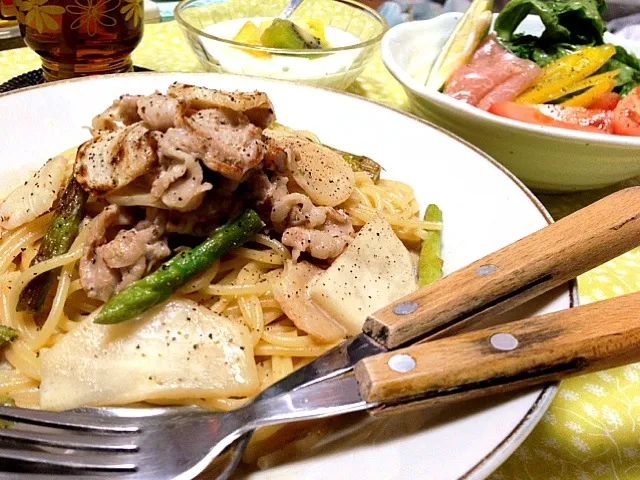 今日のトモコンダテは豚と蕪の豆乳パスタ、生ハムと色とりどり野菜のカボスサラダ♪|🇯🇵ともこちゃん。さん