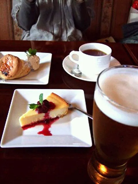 Snapdishの料理写真:有楽町・ROSE & CROWN のチーズケーキ|すーさん