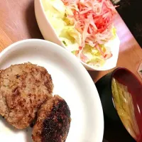 Snapdishの料理写真:ハンバーグʕ•̫͡•ʔ白菜のスープ|saaさん