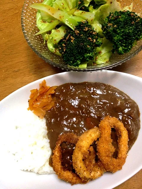 Snapdishの料理写真:カレー、イカリングをのせて。|りさきままさん