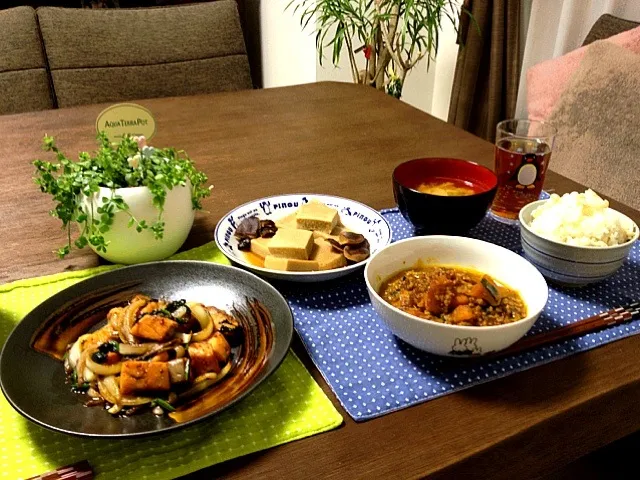 鮭と玉ねぎのマスタード炒め、高野豆腐の椎茸煮、大根のお味噌汁、ブナピーご飯、かぼちゃの肉そぼろあん|pentarouさん