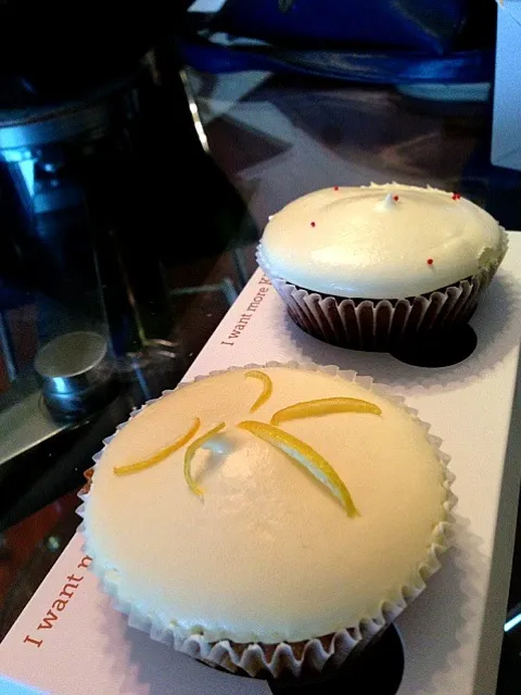 Kisses cupcakes - lemon & red velvet|sweeettooothさん