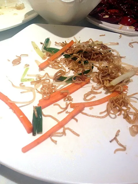 What's left of stir fried cantonese noodle..|Queenさん