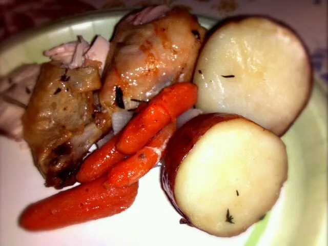 Roasted chicken with carrots and potatoes|Fluffycakes Dumplingfistsさん