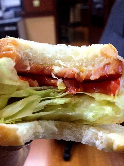 Snapdishの料理写真:Crusty Italian bread with forest ham, pepper jack cheese, tomatoes and lettuce|vica ortegaさん