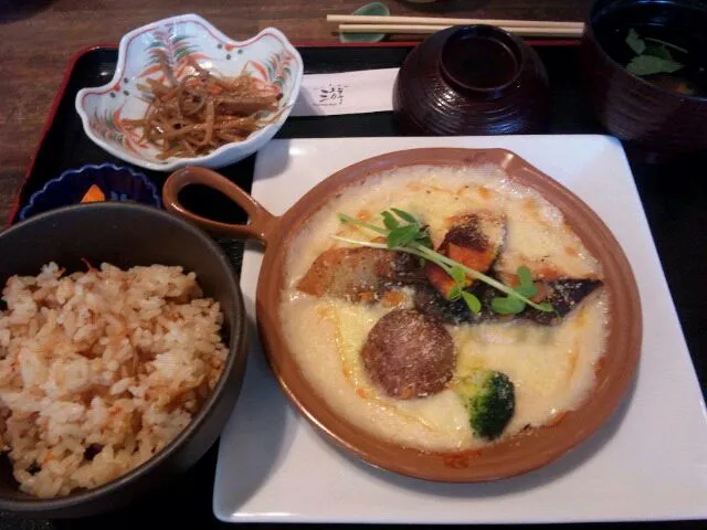 ランチ、メインはグラタン。サーモン|大石さん