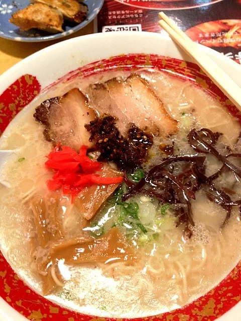 豚骨ラーメン  めんくいや  今日もクーポンよ(•⚗ั౪⚗ั•)|ふんつこさんさん