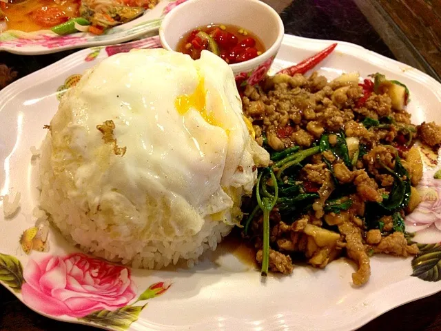 Snapdishの料理写真:Fried pork with chilli and holy basil topped ewith fried egg^^ Thai dish|Watashiさん