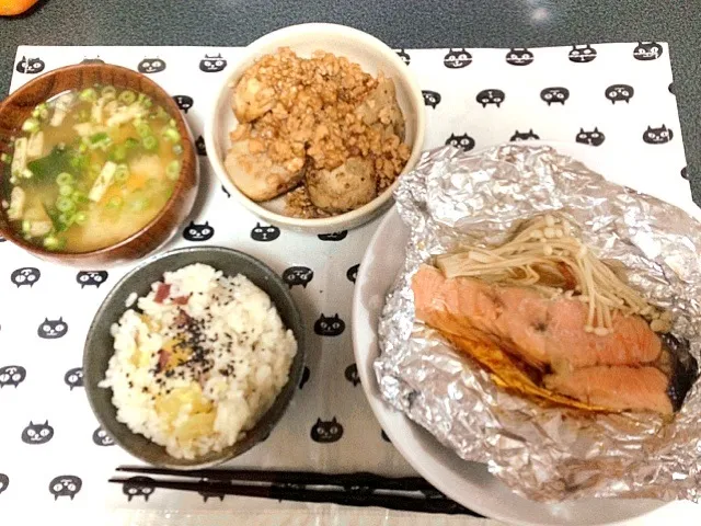 Snapdishの料理写真:里芋のそぼろ煮、サツマイモご飯|はなしゃむしゃむさん