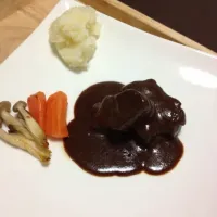 牛すね肉の赤ワイン煮|ウフフさん