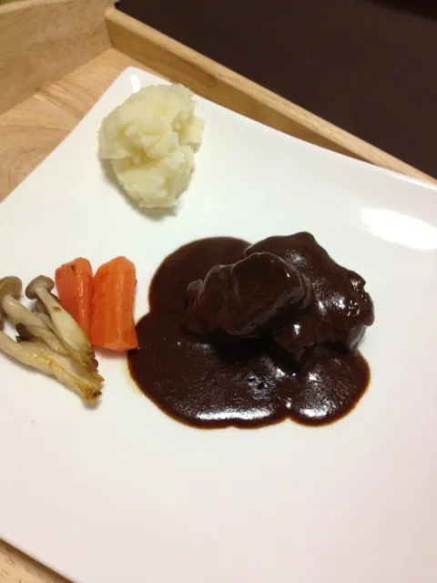 牛すね肉の赤ワイン煮|ウフフさん