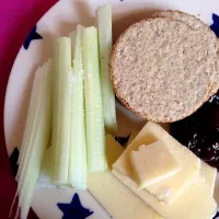 Oatcake ploughman's lunch|Hong-Anh Nguyenさん